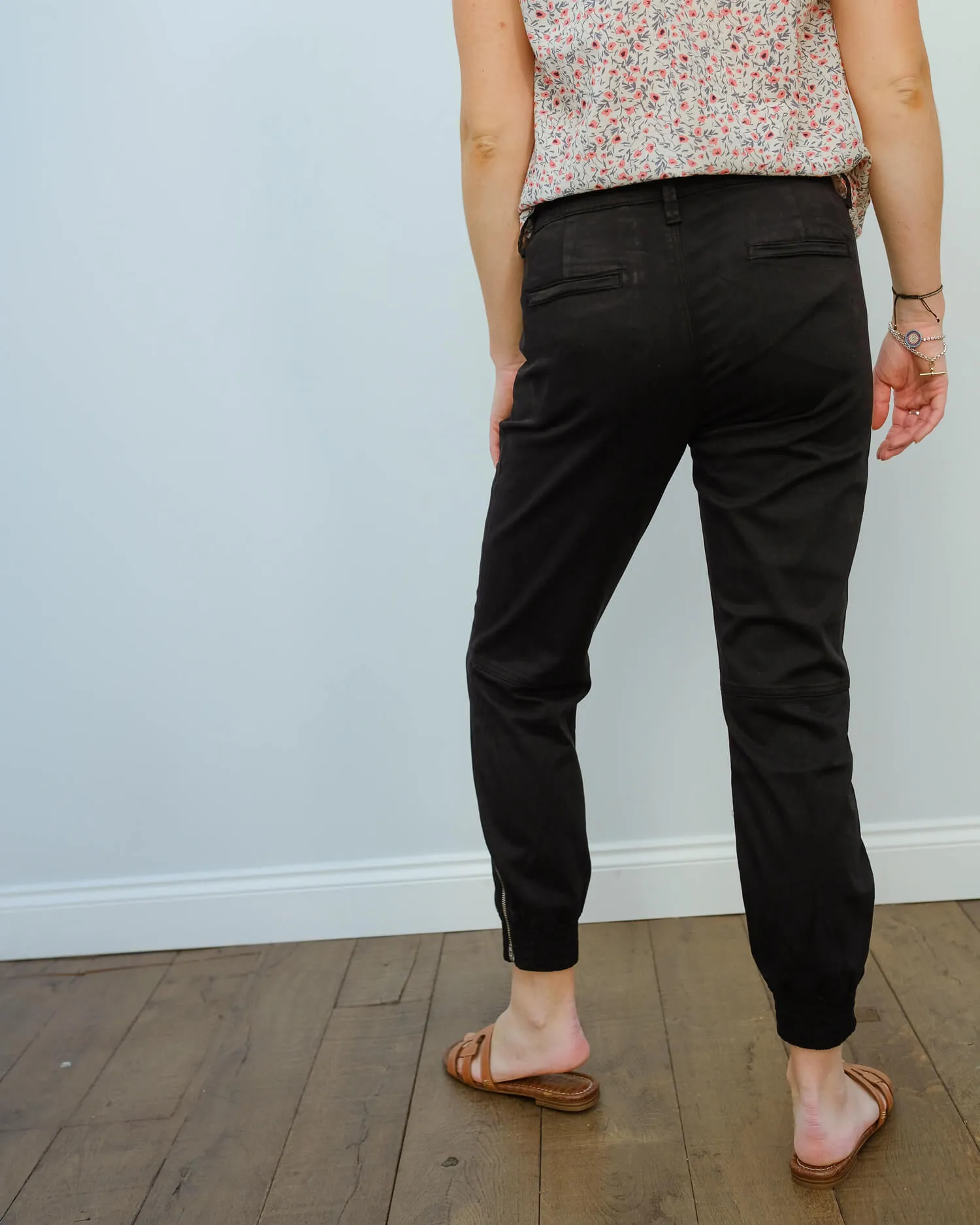 JB Arkin zip ankle jogger in black